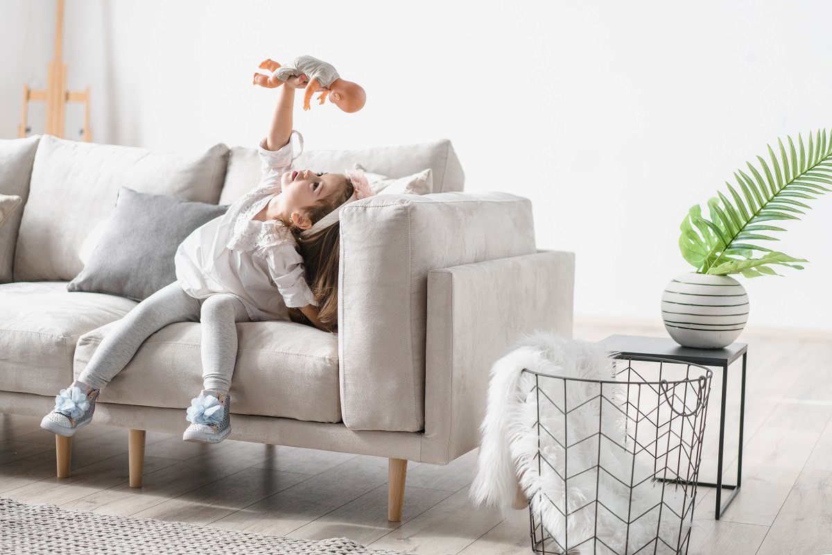 Anleitung: Wie kann ich Blutflecken aus dem Sofa entfernen?
